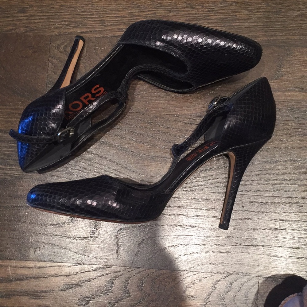 KORS Michael Kors Black Heels - Size 8 - Picture 6 of 6